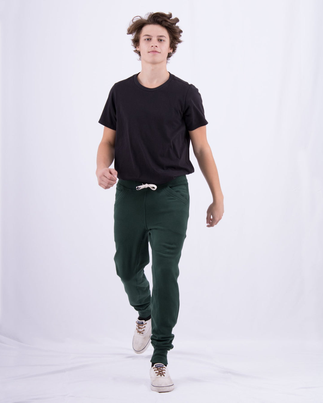 Sustainable Mens Womens Warm loungewear Sweat Pants Comfortable Luxury Dark Forest Green Sueded Napped Soft French Felted Cotton Terry Fabriqué au Canada. High Waisted with slim tailoring in the leg. Angled front pockets with interior cellphone pockets and inner leg rib gusset. FDN clothing made in canada